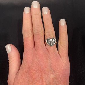 Retired James Avery French Heart Ring Size 6